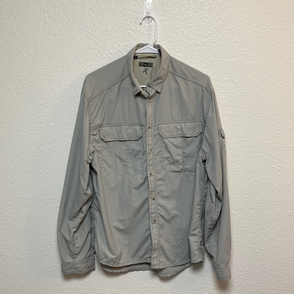 REI Co-op Mens Thin Outdoor Button Up Size Medium